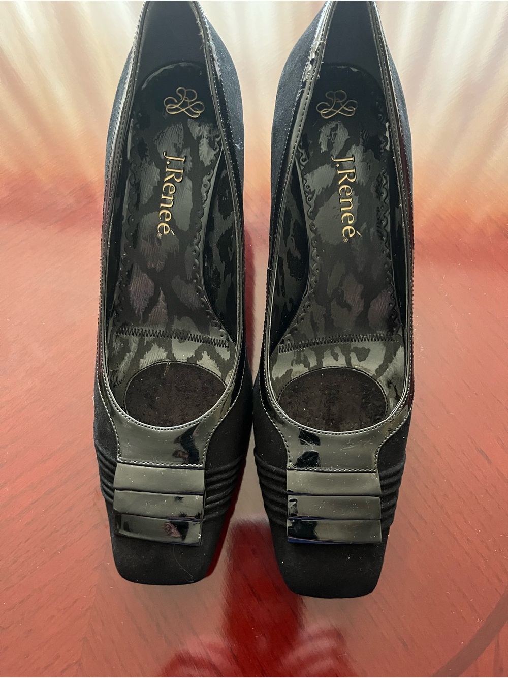 J.Renee Black and Patent Leather Pump, size 9